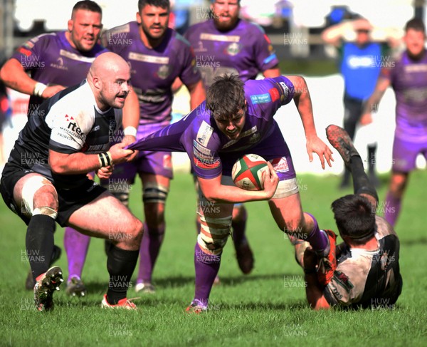 090917 - Cross Keys v Ebbw Vale - Principality Premiership - Ebbw's Ashley sweet on the charge