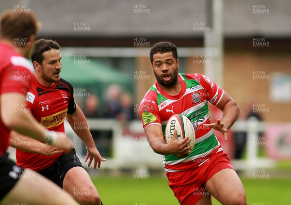 300814 Cross Keys v Ebbw Vale - British and Irish Cup Play off -Wesley Cunliffe of Ebbw Vale takes on Phil Williams (C) and James Cordey-Redden of Cross Keys 