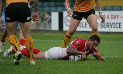 25.07.10.. Crusaders v Castleford Tigers, engage Super League -  Crusaders' Weller Hauraki dives in to score try 