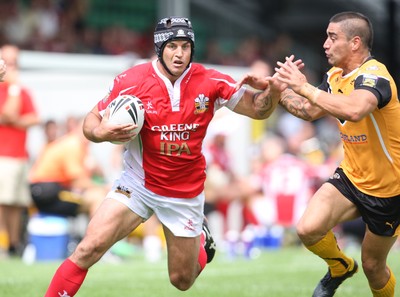 25.07.10.. Crusaders v Castleford Tigers, engage Super League -  Crusaders' Tony Martin is takes on the Castleford defence 