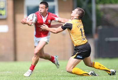 25.07.10.. Crusaders v Castleford Tigers, engage Super League -  Crusaders' Lincoln Withers holds off Castleford's Brett Ferres  