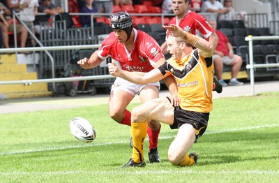 25.07.10.. Crusaders v Castleford Tigers, engage Super League -  Crusaders' Tony Martin gets the better of Castleford's Michael Wainwright to score try 