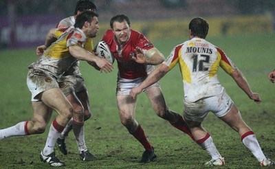 19.03.10 ... Crusaders v Catalans Dragons, engage Super League -  Crusaders' Mark Bryant takes on Catalans' Gregory Mounis  