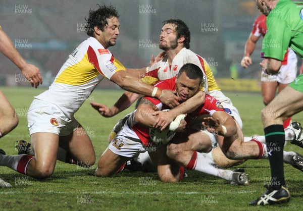 19.03.10 ... Crusaders v Catalans Dragons, engage Super League -  Crusaders' Jason Chan powers over to score try 