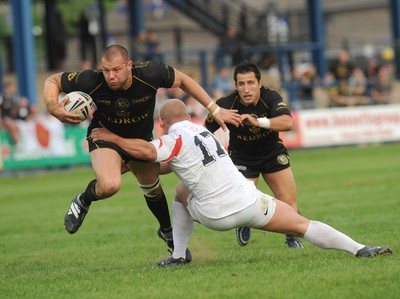 24.05.08 - Rugby League, Northern Rail Cup Quarter Final Celtic Crusaders v Widness Vikings Crusaders' Jordan James tries to get past Vikings' Rob Draper 