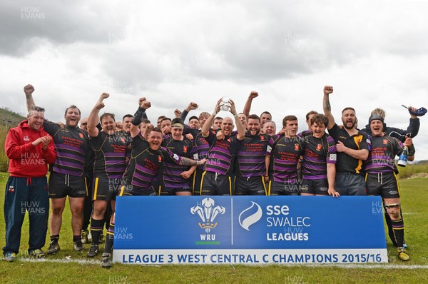 300416 Crynant v Baglan Crynant celebrate winning the League 3 West Central Championship 