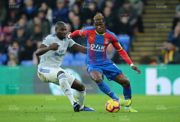261218 - Crystal Palace v Cardiff City, Premier League - Wilfried Zaha of Crystal Palace holds off Sol Bamba of Cardiff City