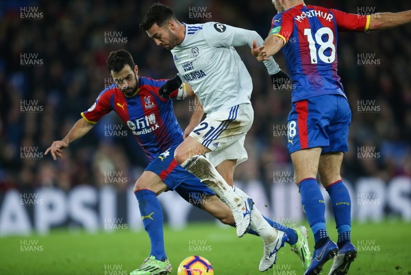 261218 - Crystal Palace v Cardiff City, Premier League - Victor Camarasa of Cardiff City gets between Luka Milivojevic of Crystal Palace and James McArthur of Crystal Palace