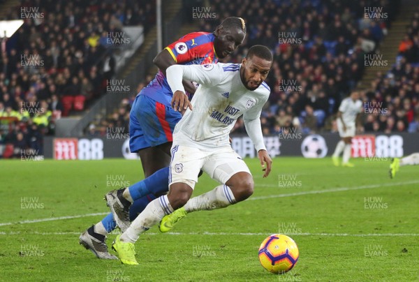 261218 - Crystal Palace v Cardiff City, Premier League - Junior Hoilett of Cardiff City is challenged by Mamadou Sakho of Crystal Palace