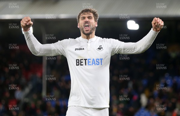 030117 - Crystal Palace v Swansea City - Premier League - Fernando Llorente of Swansea City celebrates at full time by Chris Fairweather/Huw Evans Agency