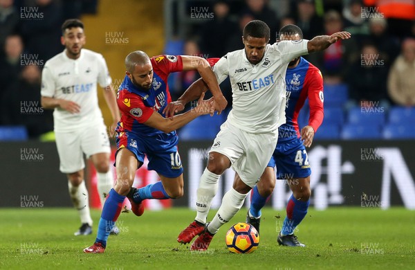 030117 - Crystal Palace v Swansea City - Premier League - Wayne Routledge of Swansea City is tackled by Andros Townsend of Crystal Palace by Chris Fairweather/Huw Evans Agency