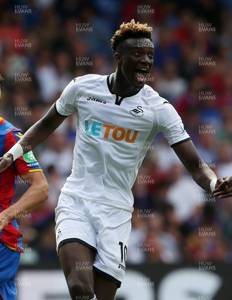 260817 - Crystal Palace v Swansea City - Premier League - Tammy Abraham of Swansea City screams for the ball