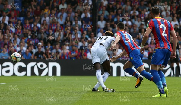 260817 - Crystal Palace v Swansea City - Premier League - Tammy Abraham of Swansea City scores a goal
