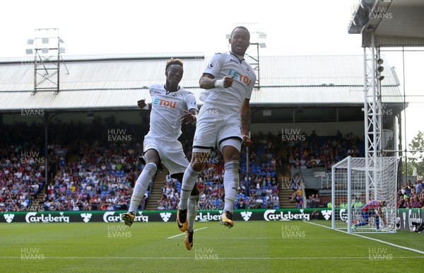 260817 - Crystal Palace v Swansea City - Premier League - Jordan Ayew of Swansea celebrates scoring a goal