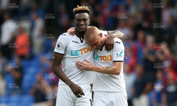 260817 - Crystal Palace v Swansea City - Premier League - Tammy Abraham and Oliver McBurnie of Swansea City at full time