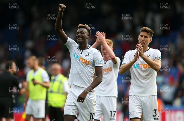 260817 - Crystal Palace v Swansea City - Premier League - Tammy Abraham of Swansea City thanks fans at full time