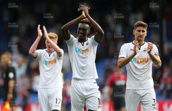 260817 - Crystal Palace v Swansea City - Premier League - Tammy Abraham of Swansea City thanks fans at full time