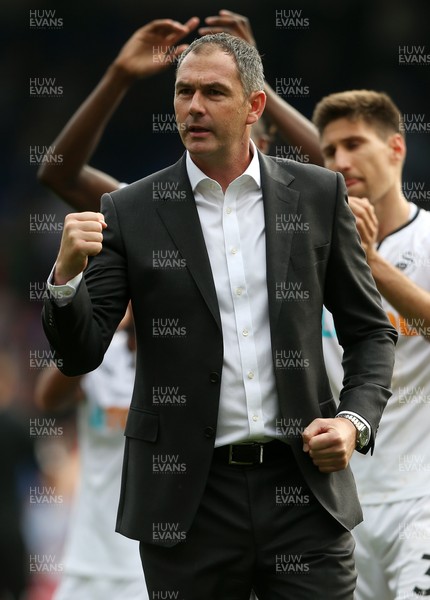 260817 - Crystal Palace v Swansea City - Premier League - Swansea Manager Paul Clement thanks fans at full time