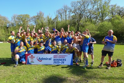 250426 - Cwmgwrach v Pontrhydyfen - Admiral National League 5 West Central - Cwmgwrach RFC celebrate winning the League