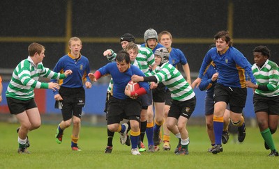 29.04.10 -  Cymer Rhondda Under 14 v Maesydderwen Under 14 - Powerade Schools Under 14 Final 2010 - Cymer Rhondda(Blues)/Maesydderwen(Green/White). 