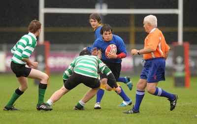 29.04.10 -  Cymer Rhondda Under 14 v Maesydderwen Under 14 - Powerade Schools Under 14 Final 2010 - Cymer Rhondda(Blues)/Maesydderwen(Green/White). 