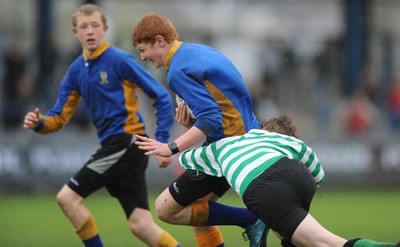 29.04.10 -  Cymer Rhondda Under 14 v Maesydderwen Under 14 - Powerade Schools Under 14 Final 2010 - Cymer Rhondda(Blues)/Maesydderwen(Green/White). 