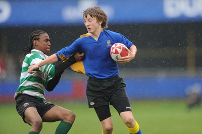 29.04.10 -  Cymer Rhondda Under 14 v Maesydderwen Under 14 - Powerade Schools Under 14 Final 2010 - Cymer Rhondda(Blues)/Maesydderwen(Green/White). 