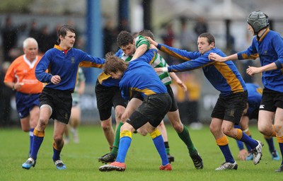 29.04.10 -  Cymer Rhondda Under 14 v Maesydderwen Under 14 - Powerade Schools Under 14 Final 2010 - Cymer Rhondda(Blues)/Maesydderwen(Green/White). 