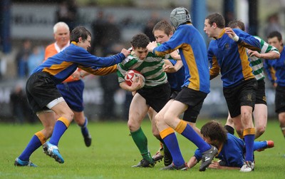 29.04.10 -  Cymer Rhondda Under 14 v Maesydderwen Under 14 - Powerade Schools Under 14 Final 2010 - Cymer Rhondda(Blues)/Maesydderwen(Green/White). 