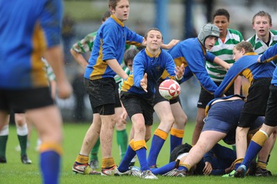 29.04.10 -  Cymer Rhondda Under 14 v Maesydderwen Under 14 - Powerade Schools Under 14 Final 2010 - Cymer Rhondda(Blues)/Maesydderwen(Green/White). 