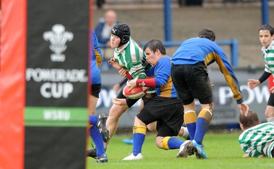 29.04.10 -  Cymer Rhondda Under 14 v Maesydderwen Under 14 - Powerade Schools Under 14 Final 2010 - Cymer Rhondda(Blues)/Maesydderwen(Green/White). 