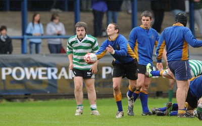 29.04.10 -  Cymer Rhondda Under 14 v Maesydderwen Under 14 - Powerade Schools Under 14 Final 2010 - Cymer Rhondda(Blues)/Maesydderwen(Green/White). 