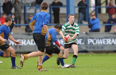 29.04.10 -  Cymer Rhondda Under 14 v Maesydderwen Under 14 - Powerade Schools Under 14 Final 2010 - Cymer Rhondda(Blues)/Maesydderwen(Green/White). 