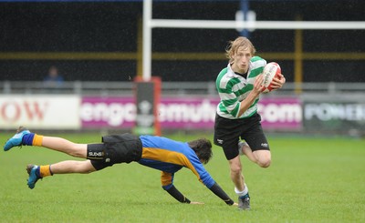 29.04.10 -  Cymer Rhondda Under 14 v Maesydderwen Under 14 - Powerade Schools Under 14 Final 2010 - Cymer Rhondda(Blues)/Maesydderwen(Green/White). 