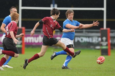 29.04.10 -  Cymer Rhondda Under 16 v Preseli Under 16 - Powerade Schools Under 16 Final 2010 - Cymer Rhondda(Blues)/Preseli(Purple). 