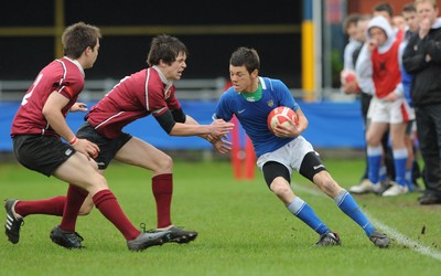 29.04.10 -  Cymer Rhondda Under 16 v Preseli Under 16 - Powerade Schools Under 16 Final 2010 - Cymer Rhondda(Blues)/Preseli(Purple). 