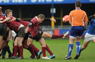 29.04.10 -  Cymer Rhondda Under 16 v Preseli Under 16 - Powerade Schools Under 16 Final 2010 - Cymer Rhondda(Blues)/Preseli(Purple). 