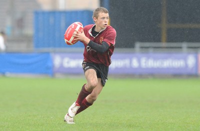 29.04.10 -  Cymer Rhondda Under 16 v Preseli Under 16 - Powerade Schools Under 16 Final 2010 - Cymer Rhondda(Blues)/Preseli(Purple). 