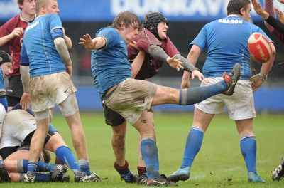 29.04.10 -  Cymer Rhondda Under 16 v Preseli Under 16 - Powerade Schools Under 16 Final 2010 - Cymer Rhondda(Blues)/Preseli(Purple). 