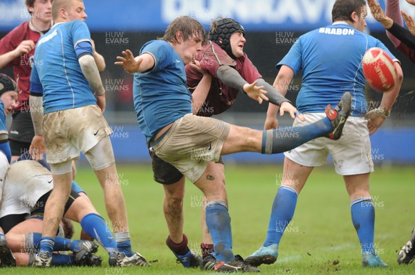 29.04.10 -  Cymer Rhondda Under 16 v Preseli Under 16 - Powerade Schools Under 16 Final 2010 - Cymer Rhondda(Blues)/Preseli(Purple). 