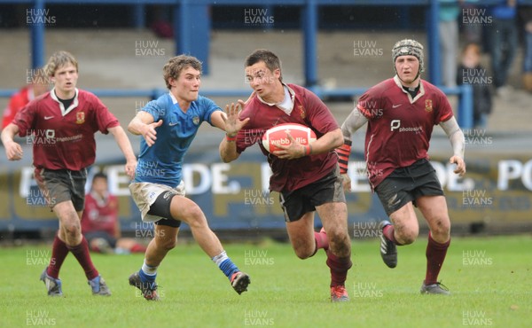 29.04.10 -  Cymer Rhondda Under 16 v Preseli Under 16 - Powerade Schools Under 16 Final 2010 - Cymer Rhondda(Blues)/Preseli(Purple). 