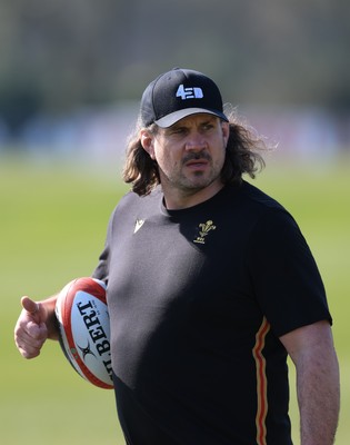 200325  Wales Women Rugby Training - Wales Women defence coach Dan Murphy during training ahead of the opening match of the Women’s 6 Nations against Scotland