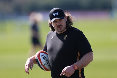 200325  Wales Women Rugby Training - Wales Women defence coach Dan Murphy during training ahead of the opening match of the Women’s 6 Nations against Scotland