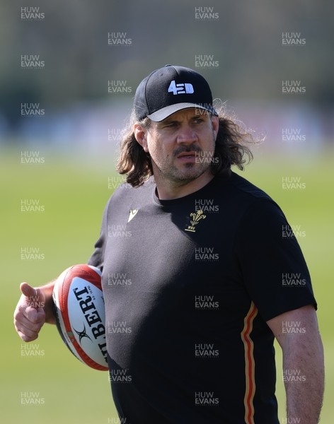 200325  Wales Women Rugby Training - Wales Women defence coach Dan Murphy during training ahead of the opening match of the Women’s 6 Nations against Scotland