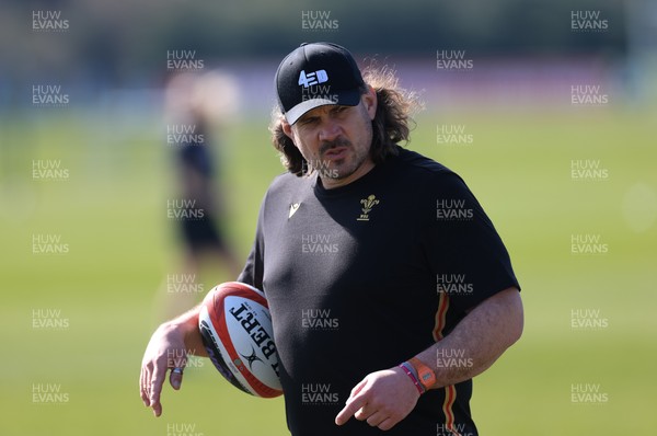 200325  Wales Women Rugby Training - Wales Women defence coach Dan Murphy during training ahead of the opening match of the Women’s 6 Nations against Scotland