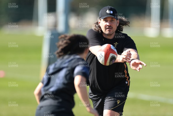 200325  Wales Women Rugby Training - Wales Women defence coach Dan Murphy during training ahead of the opening match of the Women’s 6 Nations against Scotland