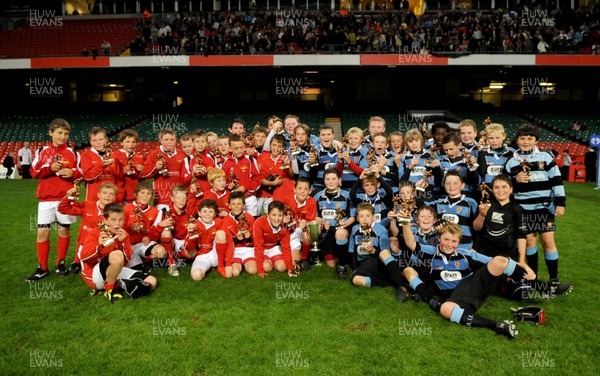 16.05.09 - Cardiff Schools Under 11s v Llanelli Schools Under 11s - DC Thomas Cup - Llanelli Schools Under 11s and Cardiff Schools Under 11s celebrate with the trophy after a draw means they will share it for a year. 