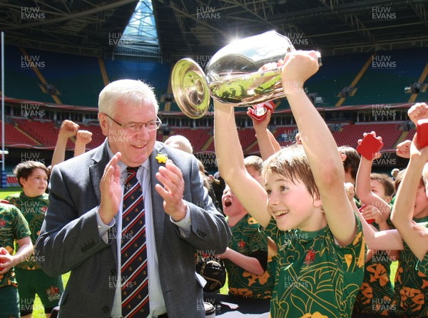 120512 Vale of Glamorgan Under 11 - DC Thomas Cup Final -Tomos Jack lifts the trophy