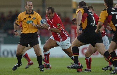 12.09.06  Gwent Dragons v Scarlets. Deacon Manu 