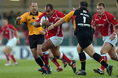 12.09.06  Gwent Dragons v Scarlets. Deacon Manu 